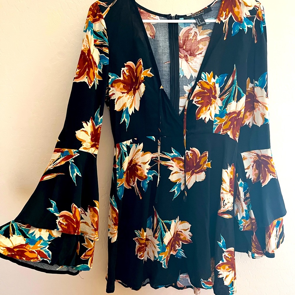 Forever 21 floral flare sleeve dress